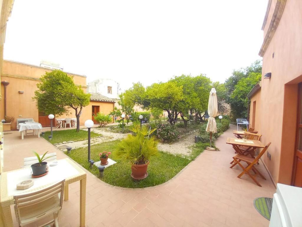 Bed and Breakfast Oasi Ottocento Quartu SantʼElena Esterno foto