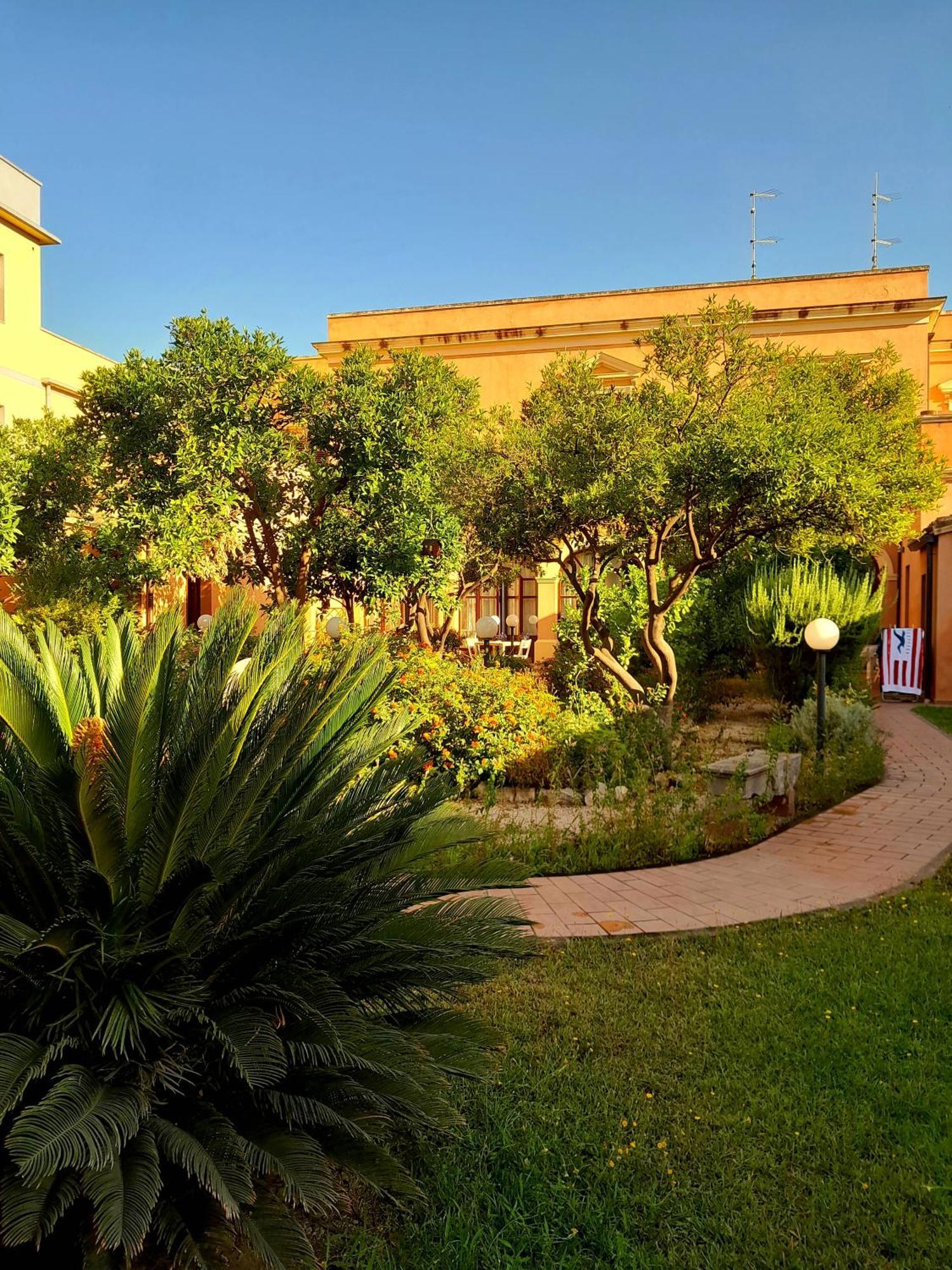 Bed and Breakfast Oasi Ottocento Quartu SantʼElena Esterno foto