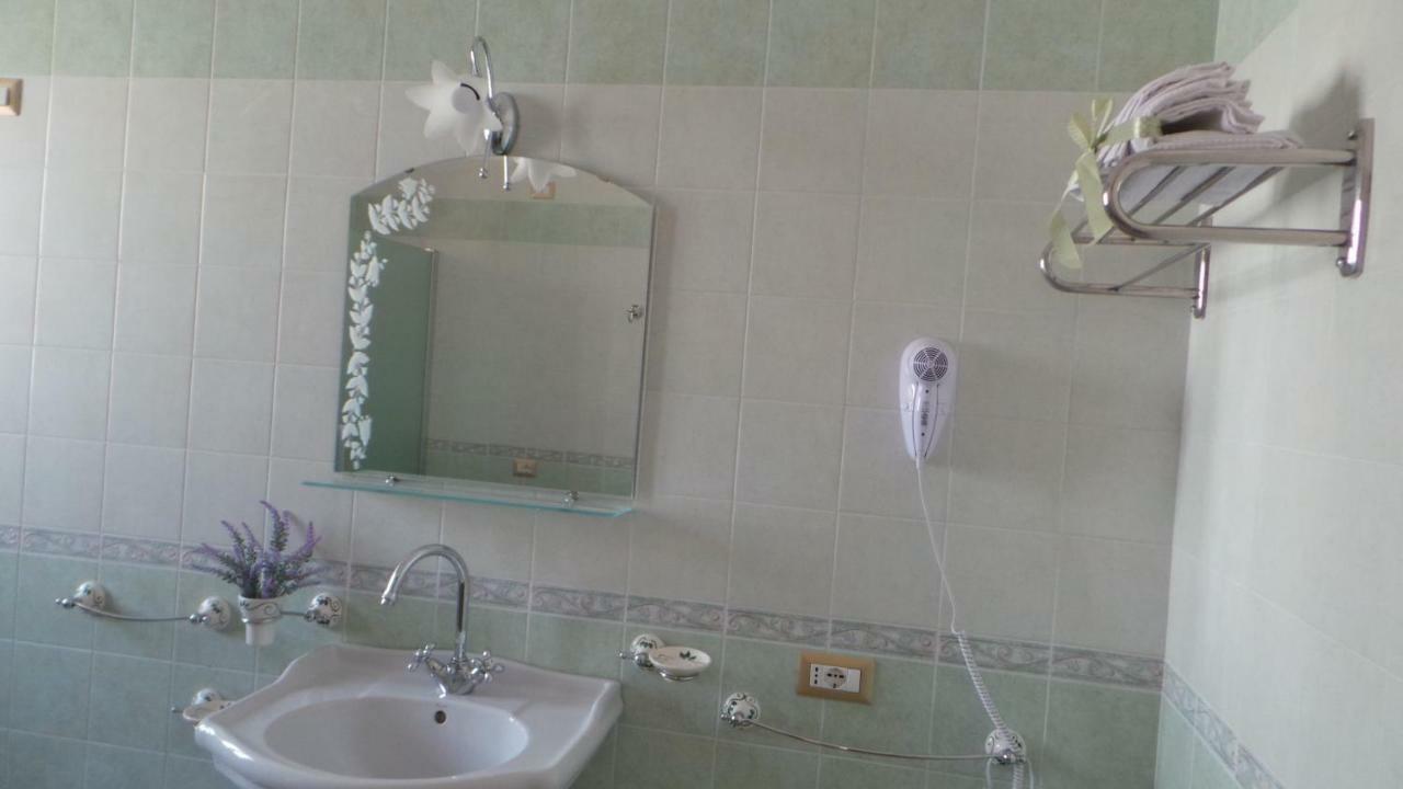 Bed and Breakfast Oasi Ottocento Quartu SantʼElena Esterno foto