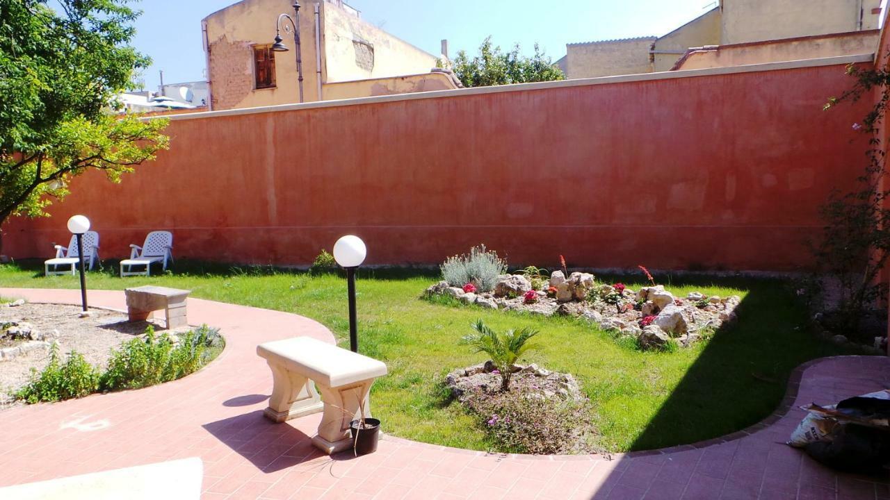 Bed and Breakfast Oasi Ottocento Quartu SantʼElena Esterno foto