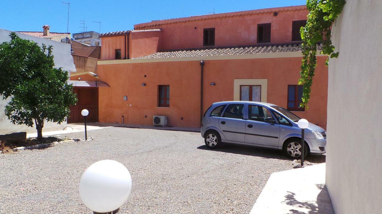 Bed and Breakfast Oasi Ottocento Quartu SantʼElena Esterno foto