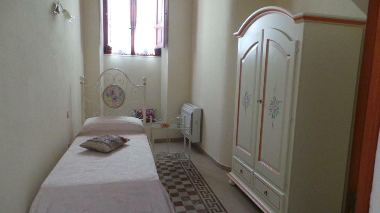 Bed and Breakfast Oasi Ottocento Quartu SantʼElena Esterno foto