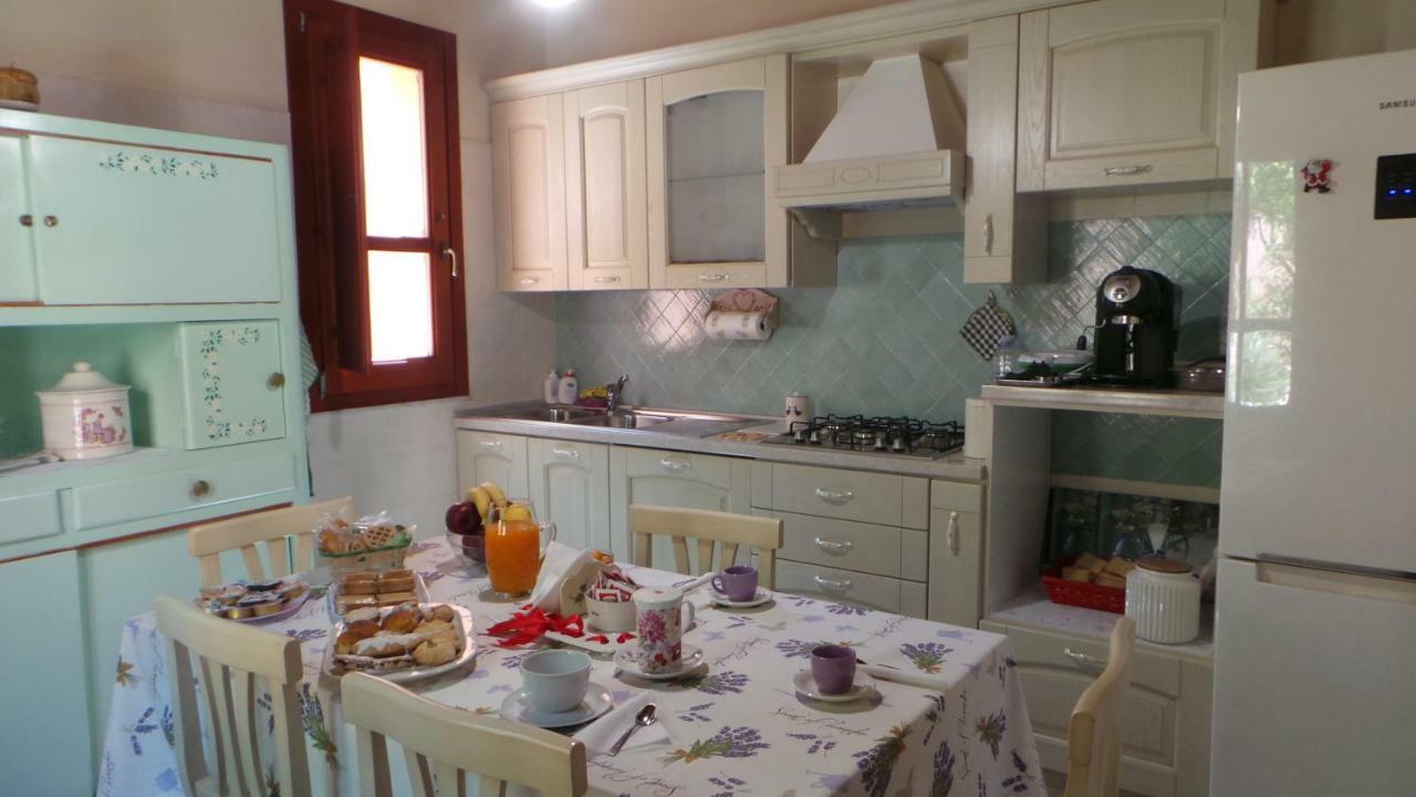 Bed and Breakfast Oasi Ottocento Quartu SantʼElena Esterno foto