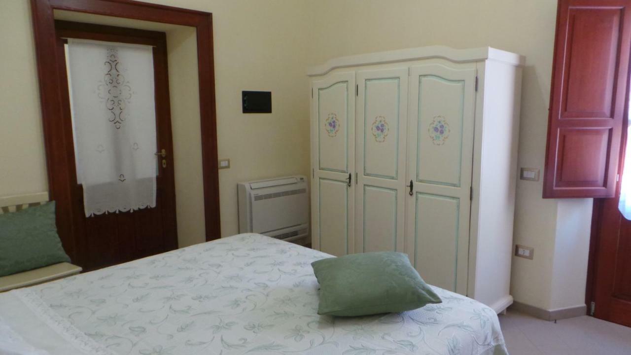 Bed and Breakfast Oasi Ottocento Quartu SantʼElena Esterno foto
