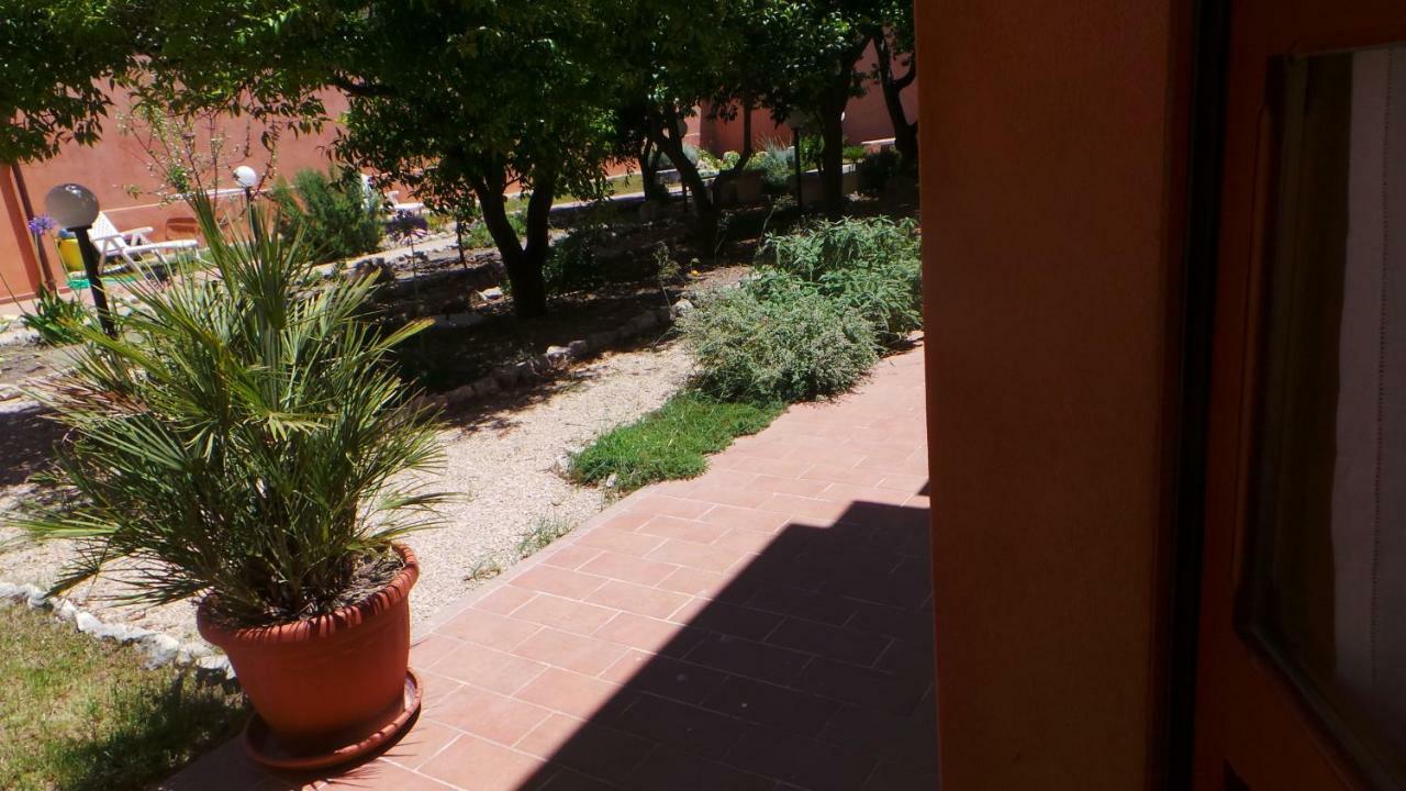 Bed and Breakfast Oasi Ottocento Quartu SantʼElena Esterno foto